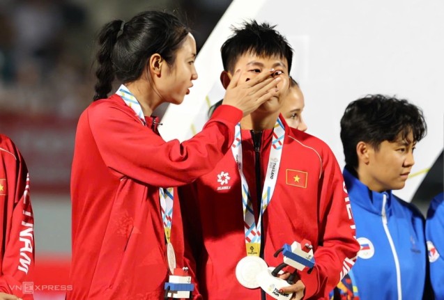 Tuyển nữ Việt Nam